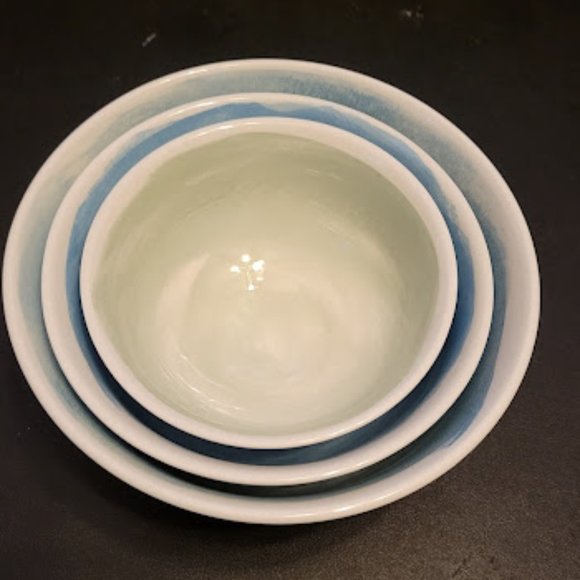 Set of 3 Beautiful Pepper+ Vitiver Oceanian Nesting Bowls Vivid Blues Watercolor - Picture 2 of 8
